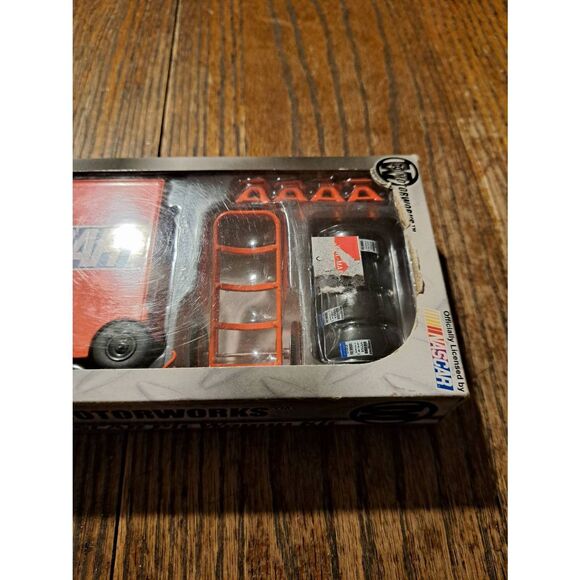Vintage Team Caliber Motorworks 1:24 Scale NASCAR Pit Wagon Set 42745 in Box - Picture 3 of 4